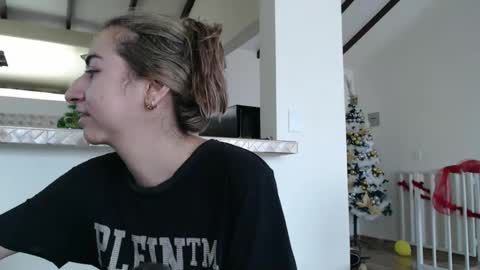 Snapshot of odette_brigh_ chatting on 12-18-24, 02:38 Val online show from 12-18-24, 02:38