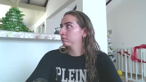 Snapshot of odette_brigh_ chatting on 12-18-24, 05:42 Val online show from 12-18-24, 05:42