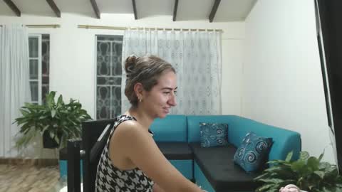 Snapshot of odette_brigh_ chatting on 12-28-24, 12:36 Val online show from 12-28-24, 12:36