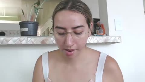 Snapshot of odette_brigh_ chatting on 01-15-25, 07:44 Val online show from 01-15-25, 07:44