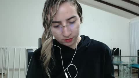 Snapshot of odette_brigh_ chatting on 02-09-25, 02:06 Val online show from 02-09-25, 02:06