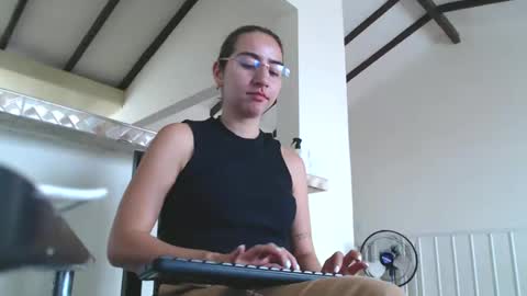Snapshot of odette_brigh_ chatting on 02-21-25, 07:21 Val online show from 02-21-25, 07:21