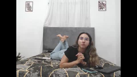 Snapshot of odette_brigh_ chatting on 10-01-25, 09:43 Val online show from 10-01-25, 09:43