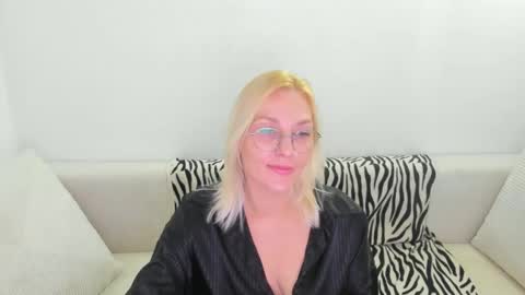 Snapshot of oeigesmik chatting on 04-25-26, 01:41 oeigesmik online show from 04-25-26, 01:41