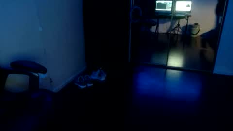 Snapshot of officialmoneyxxx chatting on 01-11-26, 09:36 Money online show from 01-11-26, 09:36