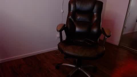 Snapshot of officialmoneyxxx chatting on 03-14-26, 04:56 Money online show from 03-14-26, 04:56