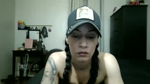 Snapshot of oglitcouple chatting on 11-17-25, 05:02 Lit en Cama online show from 11-17-25, 05:02