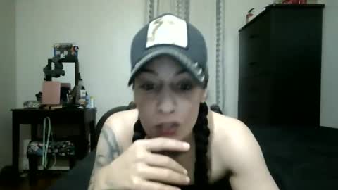 Snapshot of oglitcouple chatting on 12-02-25, 01:33 Lit en Cama online show from 12-02-25, 01:33