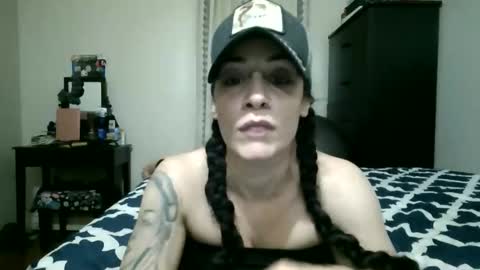 Snapshot of oglitcouple chatting on 12-19-25, 04:52 Lit en Cama online show from 12-19-25, 04:52