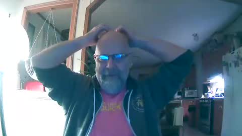 Maximus No Mo online show from 12-23-25, 01:03