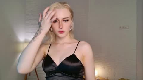 Snapshot of oh__lily chatting on 05-13-26, 01:52 Lily online show from 05-13-26, 01:52
