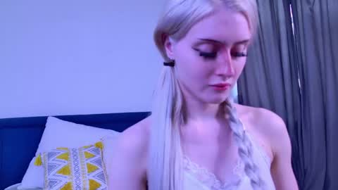 Snapshot of oh__lily chatting on 05-21-26, 01:40 Lily online show from 05-21-26, 01:40
