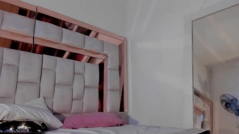 Snapshot of oh_holly chatting on 03-19-26, 03:10 Holly online show from 03-19-26, 03:10