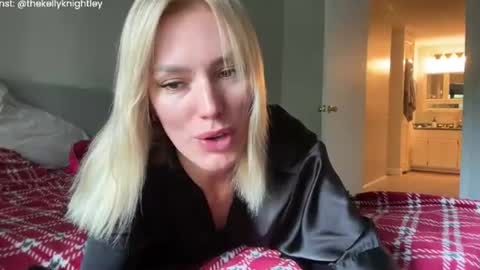 Kelly online show from 07-19-26, 06:33