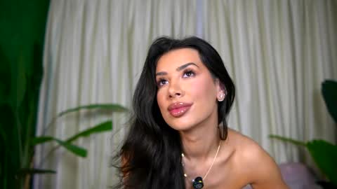 Snapshot of ohh_my_venus chatting on 05-18-26, 05:13 Julia online show from 05-18-26, 05:13