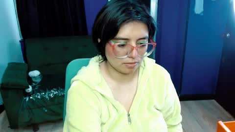 Snapshot of ohmysqueak chatting on 04-10-26, 11:37 ohmysqueak online show from 04-10-26, 11:37