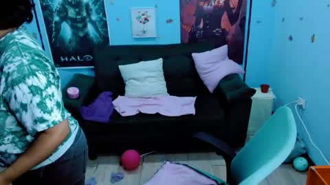 Snapshot of ohmysqueak chatting on 05-19-26, 12:27 ohmysqueak online show from 05-19-26, 12:27