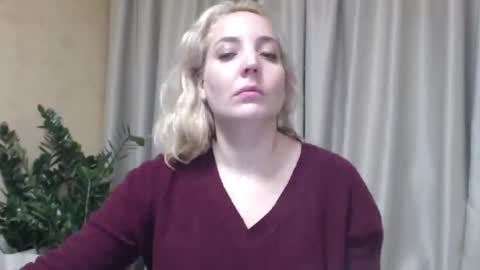 Mari online show from 10-24-25, 04:03