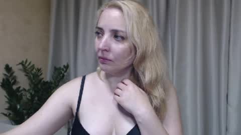 Mari online show from 07-30-26, 04:06