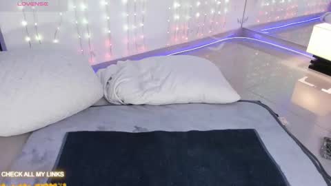 ohyesly_ online show from 09-30-25, 11:04