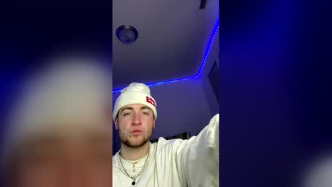 Snapshot of ojutaitheomnimous chatting on 02-04-26, 01:44 W online show from 02-04-26, 01:44