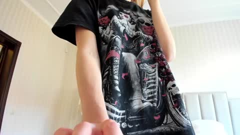            Welcome to my fans page  online show from 09-17-25, 11:45