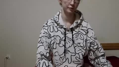 Ola dushek online show from 04-22-26, 06:42