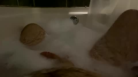 Snapshot of oldbones2 chatting on 01-20-25, 02:01 oldbones2 online show from 01-20-25, 02:01