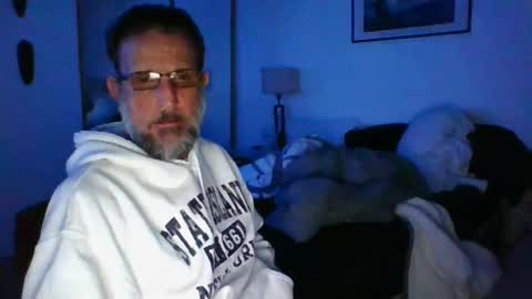 Snapshot of oldguyforu chatting on 12-18-25, 08:20 oldguyforu online show from 12-18-25, 08:20