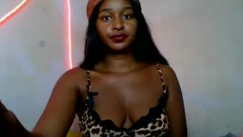 Snapshot of olinah610 chatting on 06-05-26, 12:55 olinah610 online show from 06-05-26, 12:55