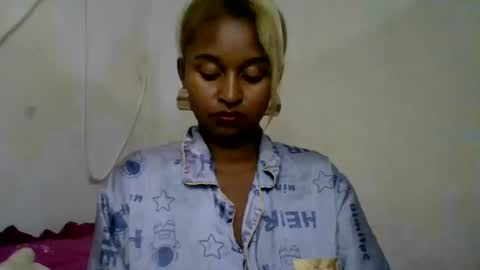 Snapshot of olinah610 chatting on 06-09-26, 11:33 olinah610 online show from 06-09-26, 11:33