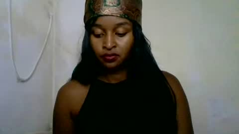 Snapshot of olinah610 chatting on 06-10-26, 10:25 olinah610 online show from 06-10-26, 10:25