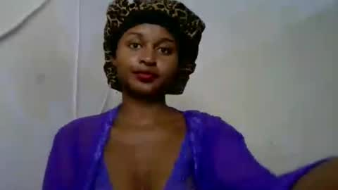 Snapshot of olinah610 chatting on 06-19-26, 01:26 olinah610 online show from 06-19-26, 01:26