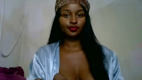 Snapshot of olinah610 chatting on 06-21-26, 10:18 olinah610 online show from 06-21-26, 10:18