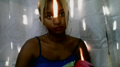 Snapshot of olinah610 chatting on 07-10-26, 04:17 olinah610 online show from 07-10-26, 04:17