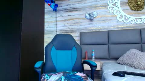 Snapshot of oliver__brown chatting on 11-26-25, 10:44 Oliver online show from 11-26-25, 10:44