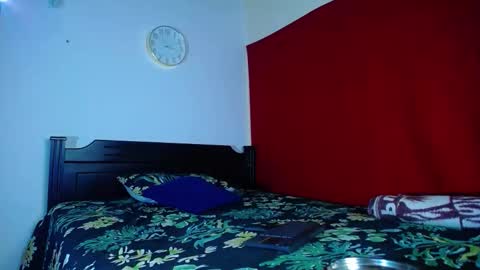 Oliver and MeganIndependent online show from 10-04-25, 08:23