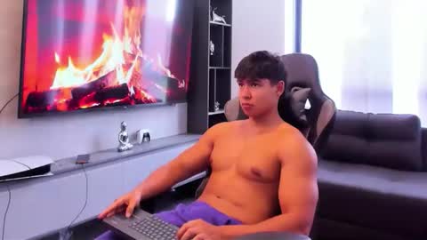 Snapshot of oliver_bray chatting on 03-24-26, 09:09 Oliver bray online show from 03-24-26, 09:09