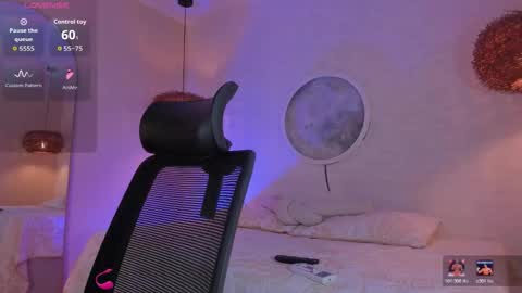 Snapshot of oliver_colt__ chatting on 03-10-26, 03:44 oliver_colt__ online show from 03-10-26, 03:44