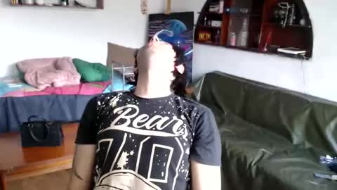 oliver_laid_2023 online show from 11-18-25, 08:46