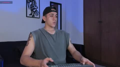 Snapshot of oliver_plata_ chatting on 11-02-25, 03:42 Oliver online show from 11-02-25, 03:42