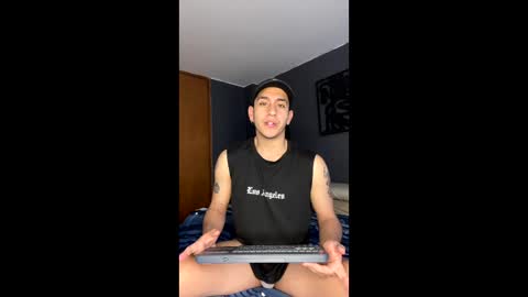Snapshot of oliver_plata_ chatting on 12-15-25, 09:52 Oliver online show from 12-15-25, 09:52