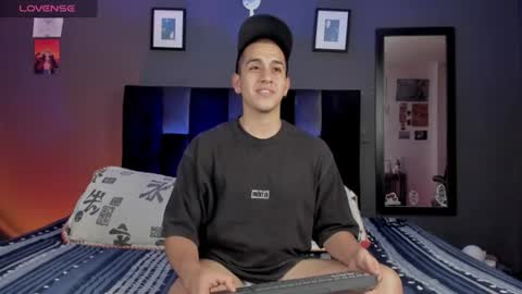 Snapshot of oliver_plata_ chatting on 07-28-26, 12:18 Oliver online show from 07-28-26, 12:18