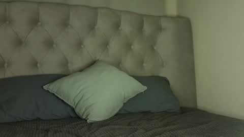 oliver online show from 04-25-26, 06:27