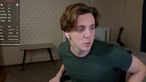 Snapshot of oliver_travis chatting on 12-06-24, 01:07 Oliver Evans online show from 12-06-24, 01:07