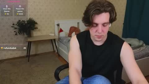 Snapshot of oliver_travis chatting on 11-06-25, 12:22 Oliver Evans online show from 11-06-25, 12:22