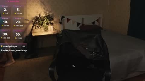Snapshot of oliver_travis chatting on 05-19-26, 02:51 Oliver Evans online show from 05-19-26, 02:51