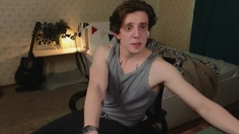 Snapshot of oliver_travis chatting on 06-09-26, 02:23 Oliver Evans online show from 06-09-26, 02:23