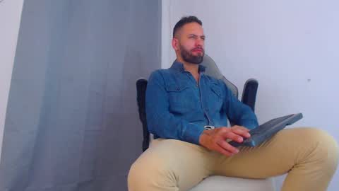 oliver online show from 12-03-24, 12:24