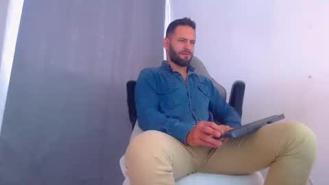 oliver online show from 12-31-24, 04:46